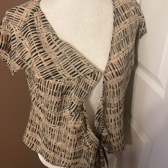 BCBG Maxazria Black&Tan Wrap Blouse Size 6 EUC - Picture 1 of 7